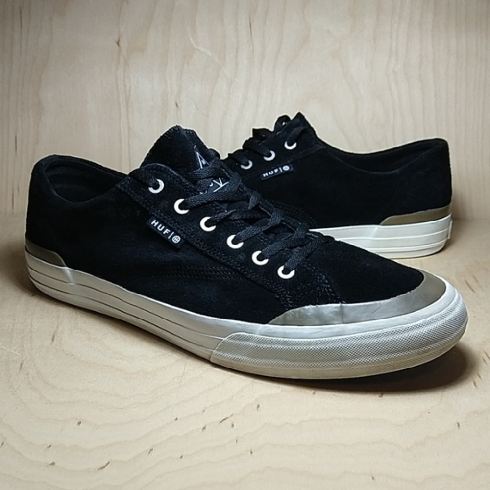 Huf Classic Lo Black/Gum Suede Men's 10.5